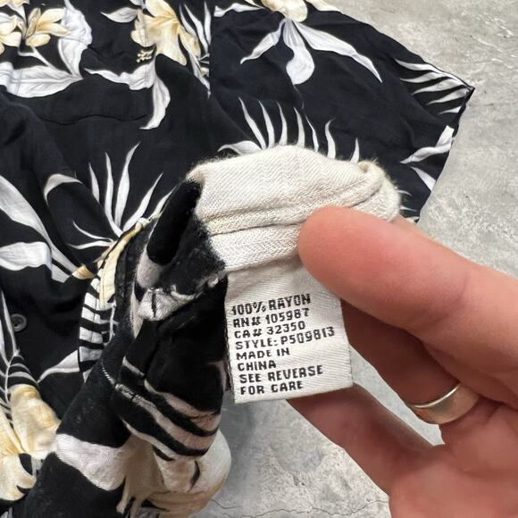 Vintage Quicksilver Hawaiian Shirt Cotton/Rayon Size 2XL Waves Surf READ DESCRIP - Picture 9 of 9